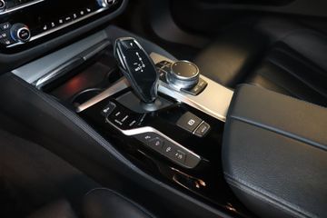 Fahrzeugabbildung BMW 640 Gran Turismo d xDrive M-Sport-NAVI-LED-HUD-