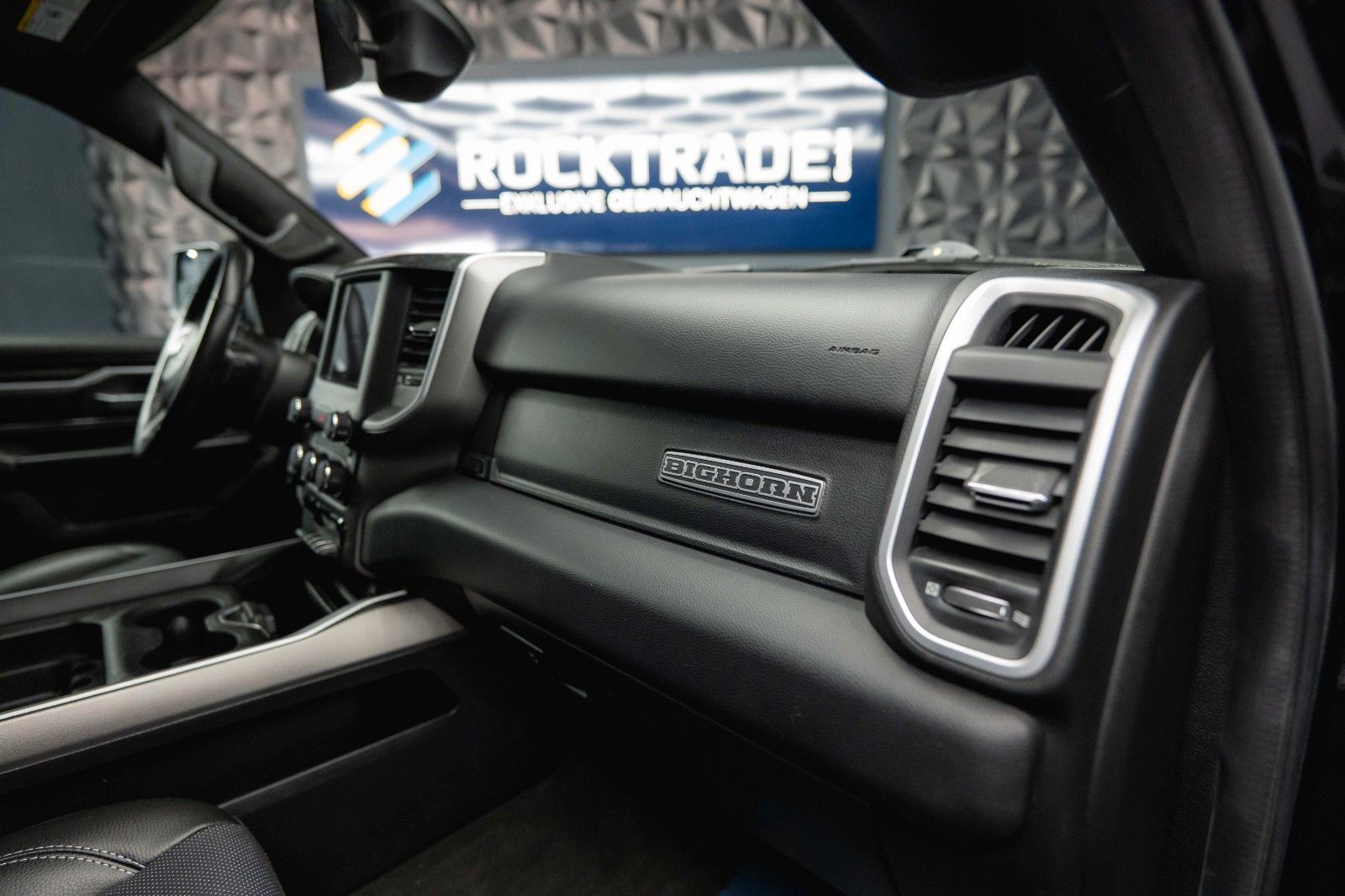 Fahrzeugabbildung Dodge RAM 5.7 V8 HEMI 4x4 OFFROAD BLACK EDITION *19%