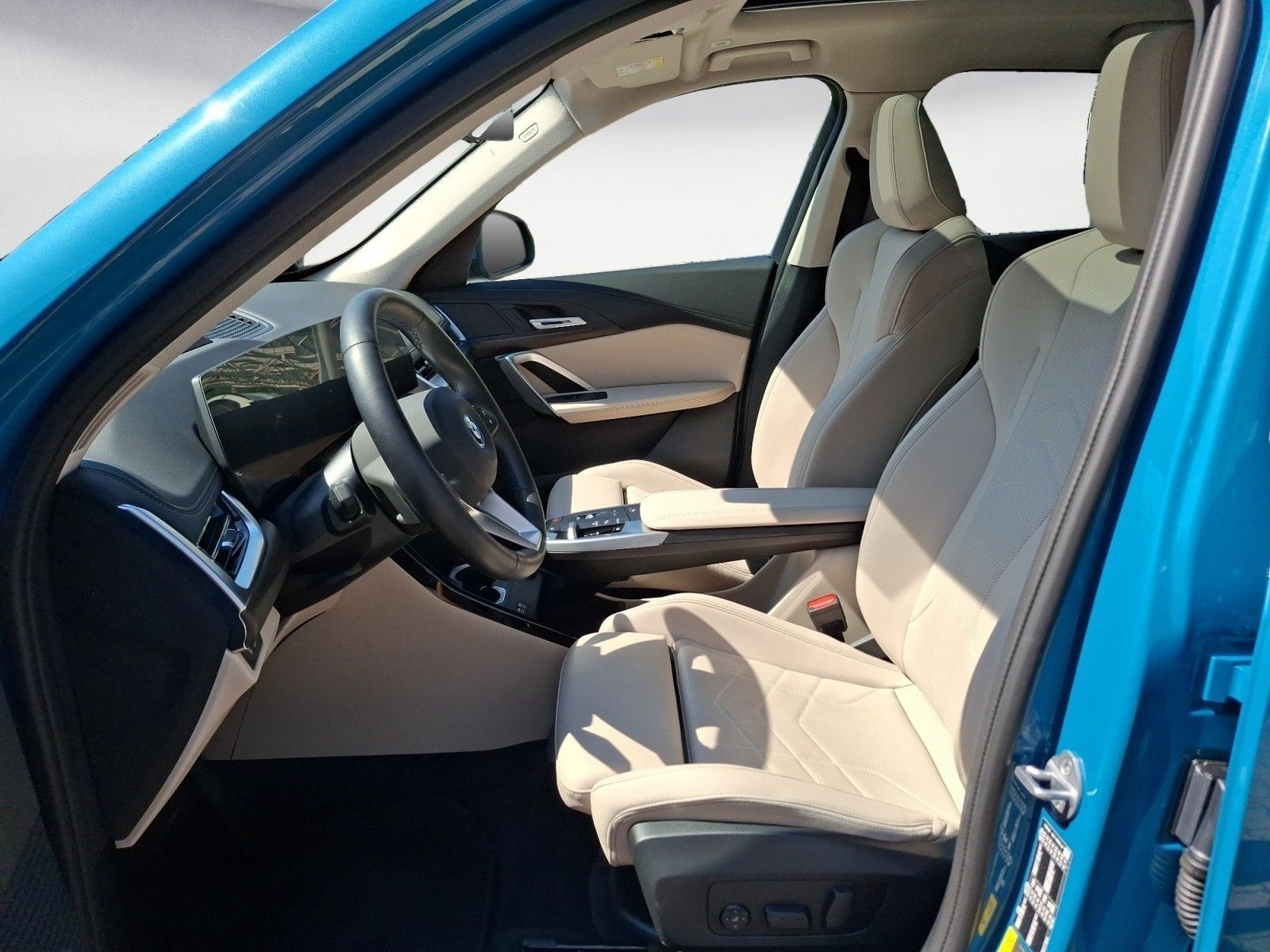 BMW iX1 xDrive30 Navi Tempom.aktiv Panoramadach Blue foto 11