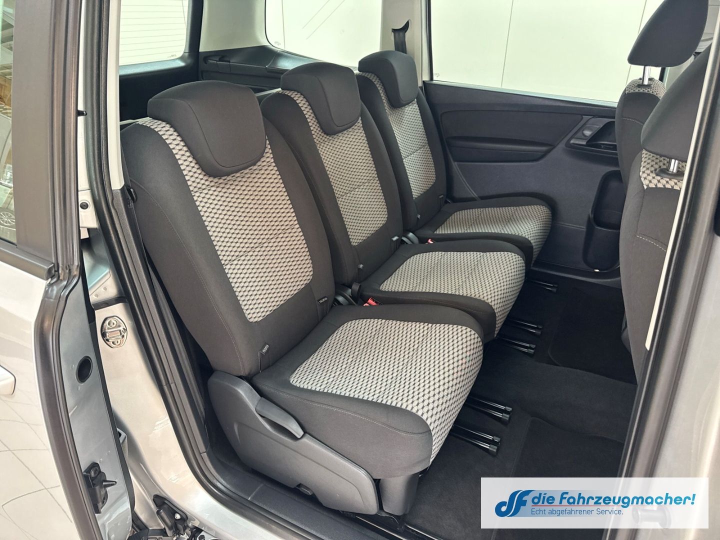 Fahrzeugabbildung Volkswagen Sharan Trendline BMT Dyn. Kurvenlicht Mehrzonenk