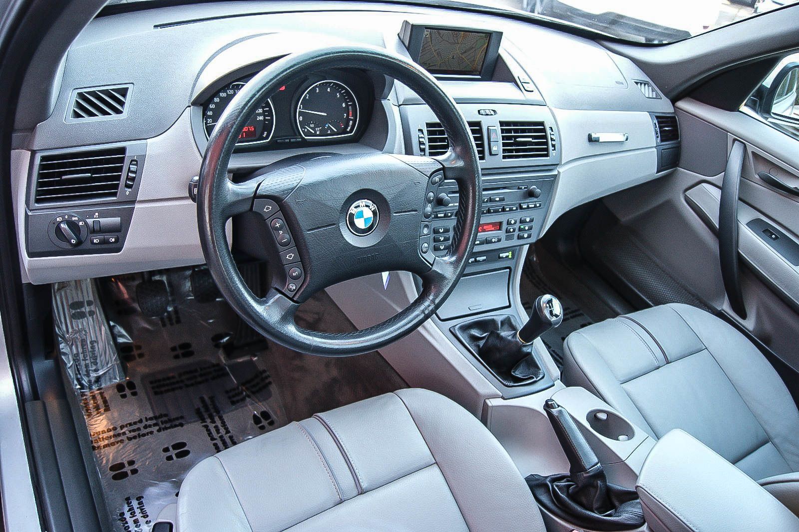 Fahrzeugabbildung BMW X3 3.0i 4x4 LEDER XENON NAVI RENTNER 1.BESITZ
