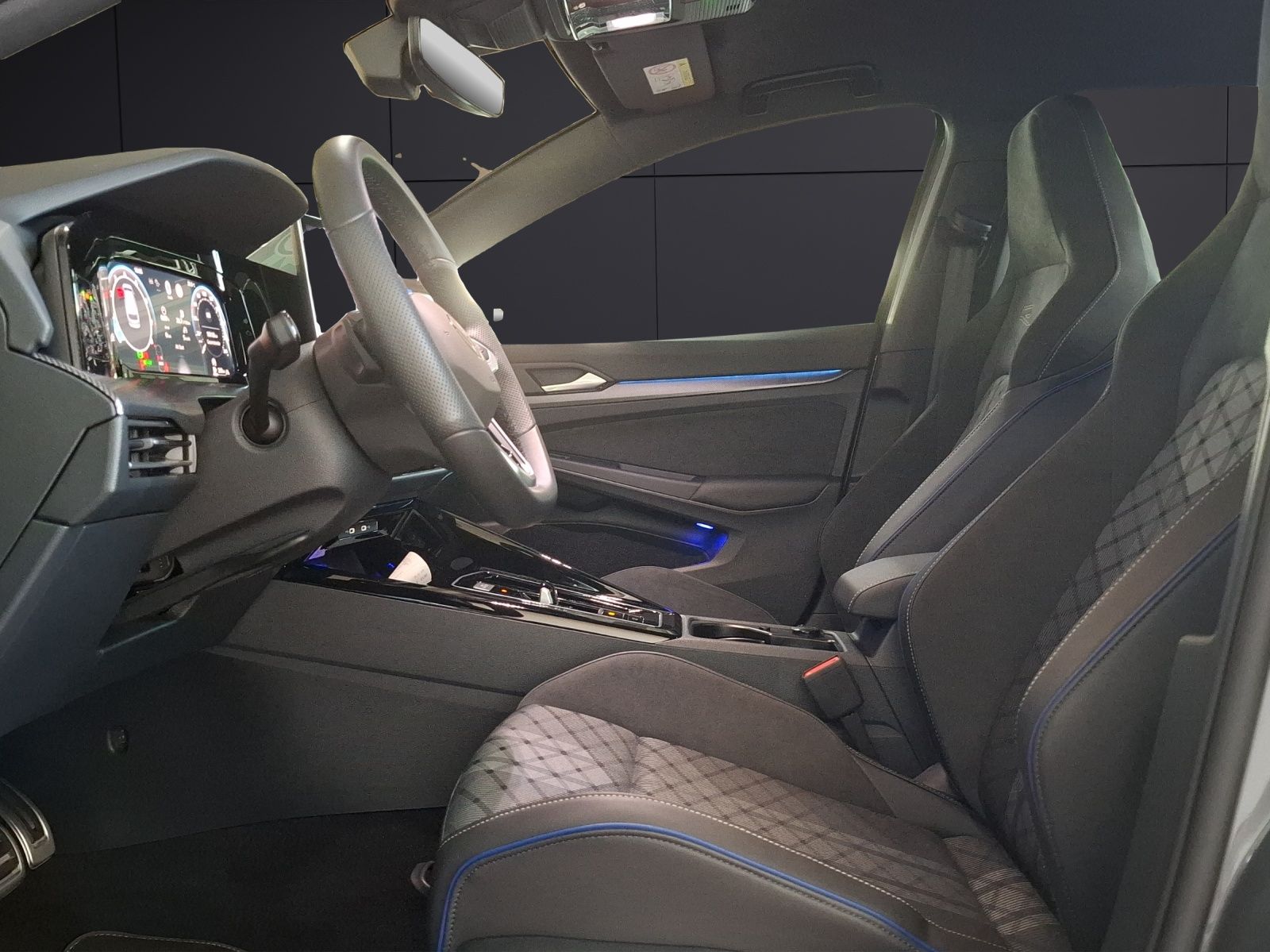 Fahrzeugabbildung Volkswagen Golf VIII Variant eTSI R-Line DSG LED Navi AID A