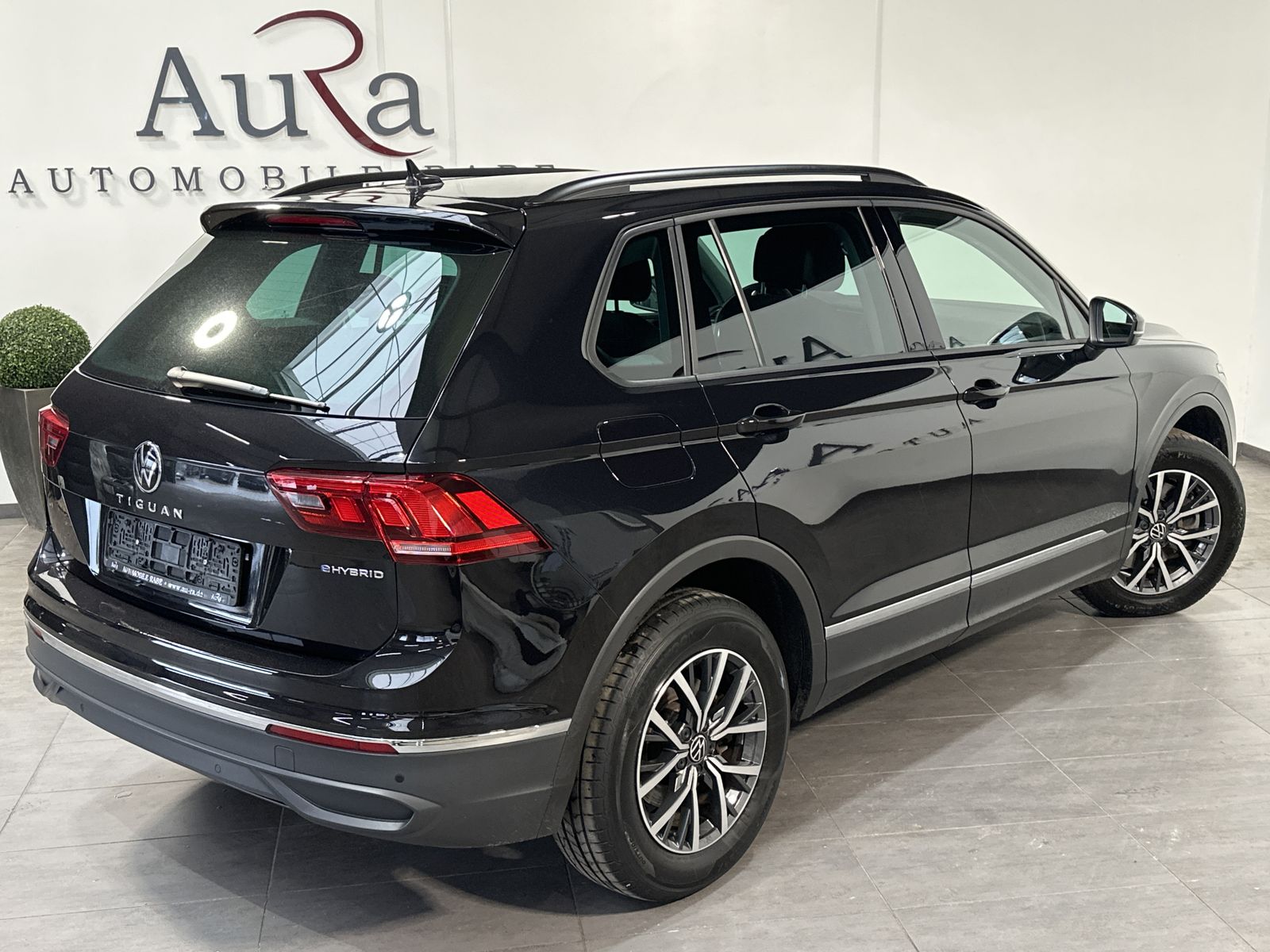Fahrzeugabbildung Volkswagen Tiguan 1.4 TSI eHybrid Life NAV+LED+AHK+VCOCKPIT