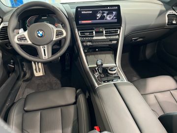 BMW M850i xDrive Cabrio Head-Up DAB Aktivlenkung