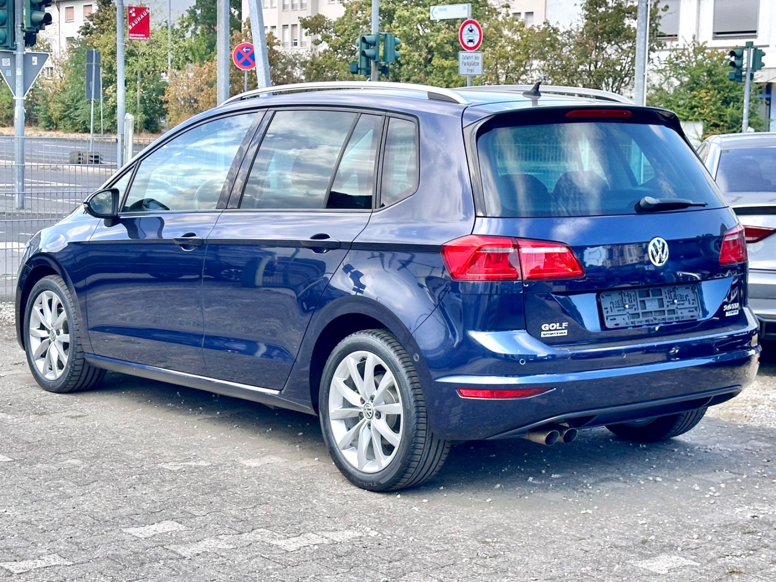 Fahrzeugabbildung Volkswagen GOLF SPORTSVAN 2.0 TDI*AHK+ACC+DSG+LED*