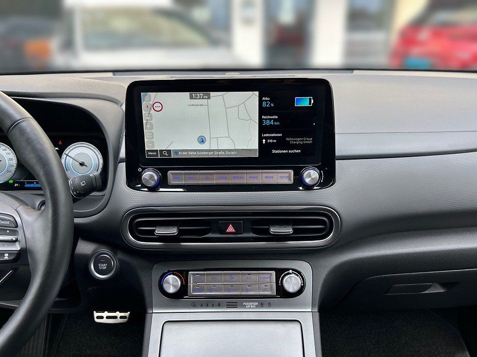 Fahrzeugabbildung Hyundai KONA EV 64kWh PLUS-P AVILOO-97,4%-SOH 484KM-RW++