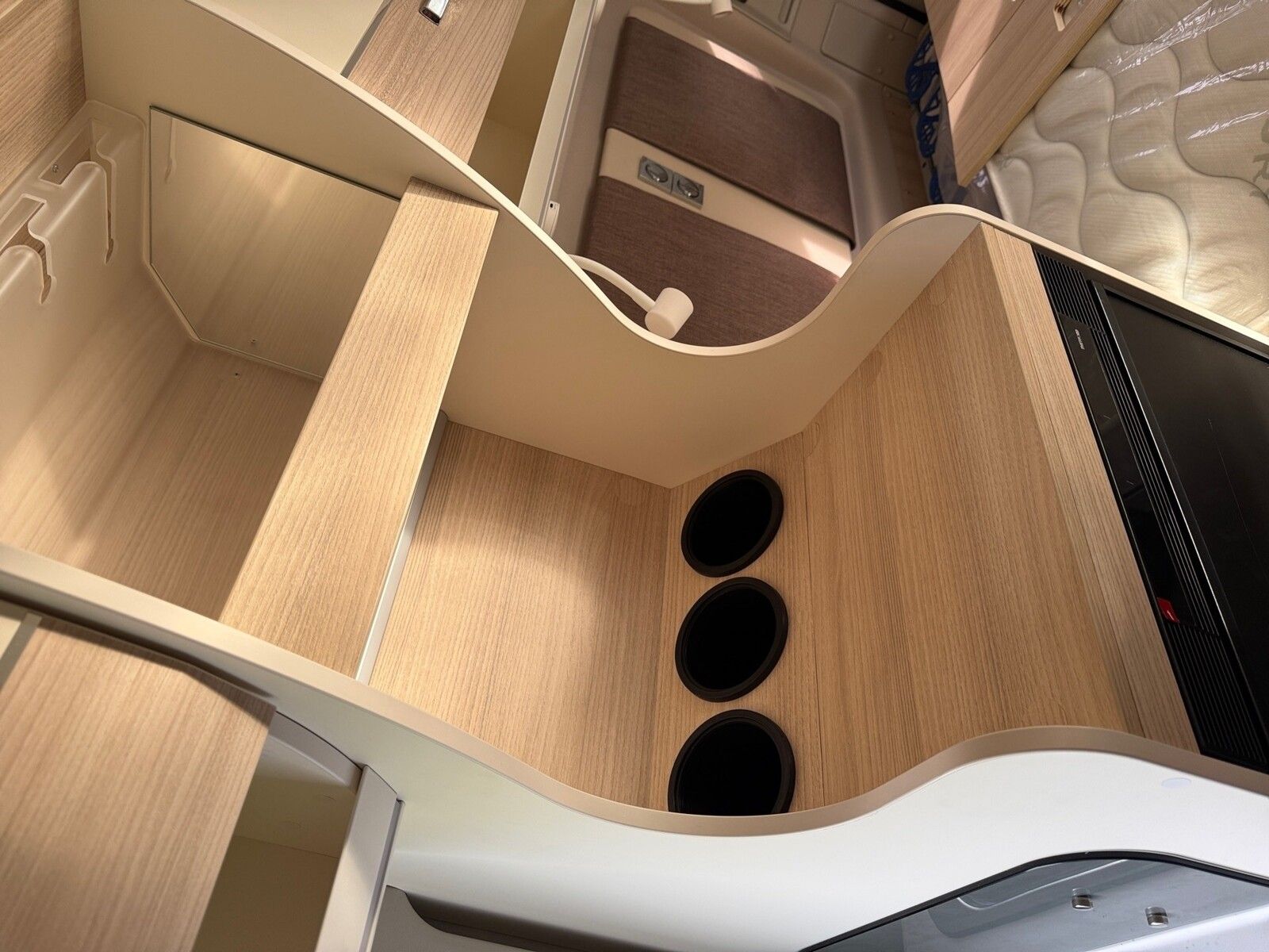 Fahrzeugabbildung Eura Mobil Van V 595 HB Pop-Up Dach, Captain-Chair-Sitze