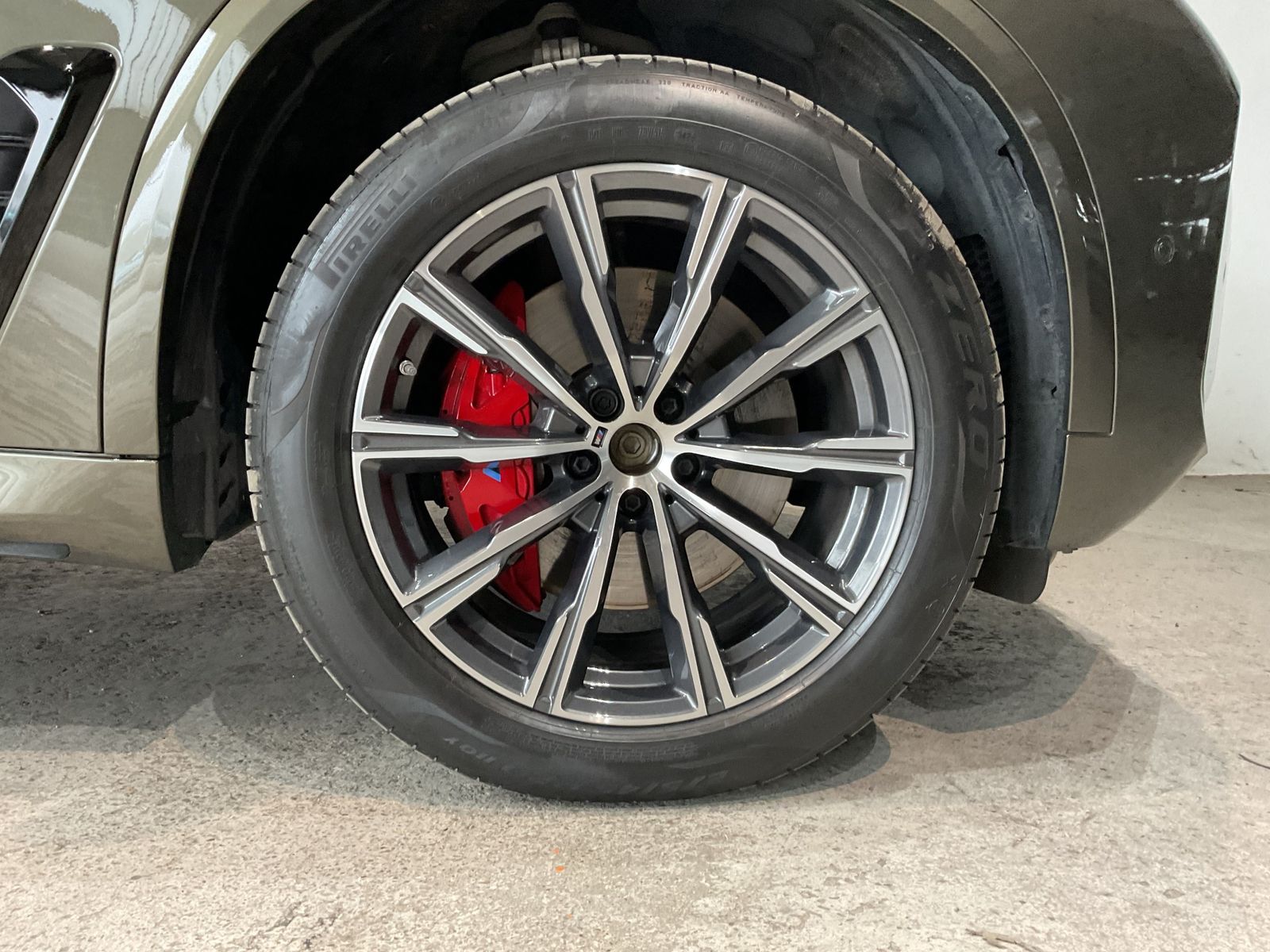 Fahrzeugabbildung BMW X5 xDrive40d M Sportpaket, Massagefunktion, Glas