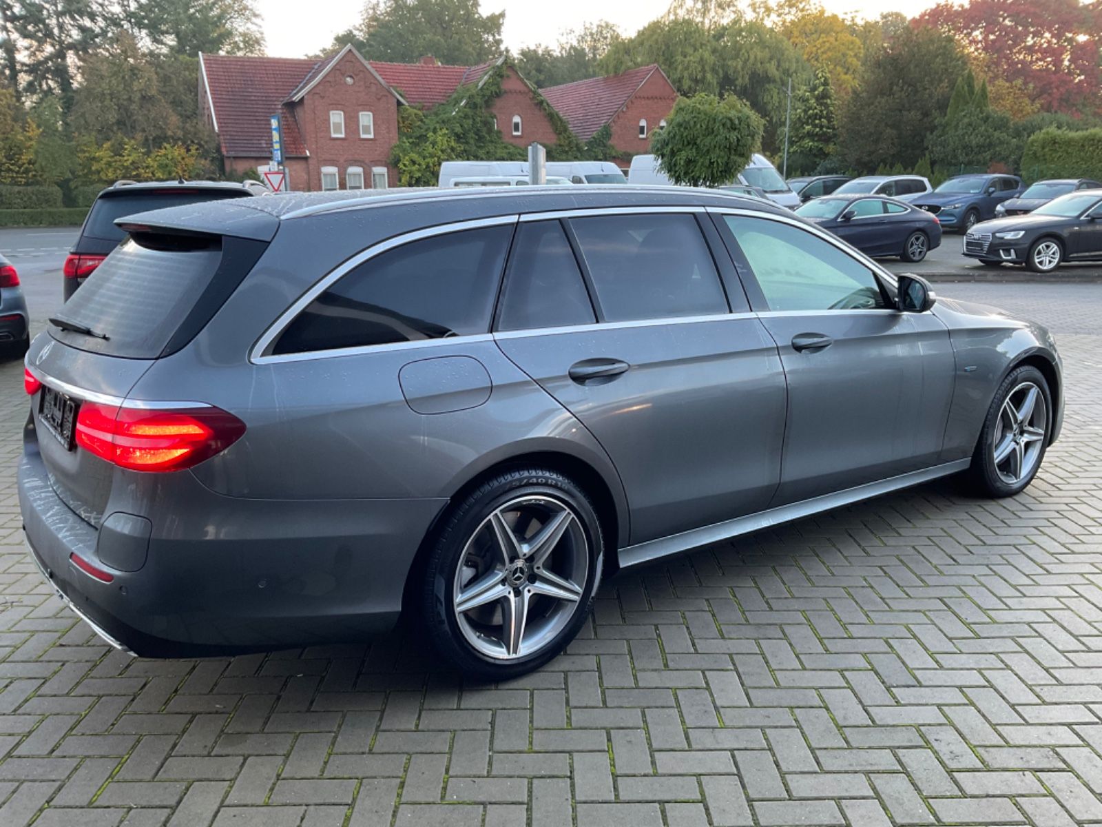 Fahrzeugabbildung Mercedes-Benz E 300 de T Autom,AMG,LED,Distronic,Kamera