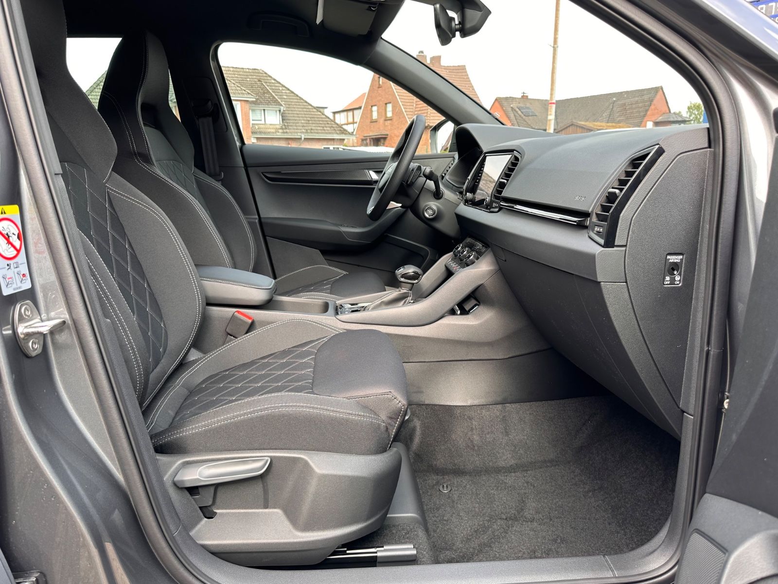 Fahrzeugabbildung SKODA Karoq Sportline 1.5 TSI DSG Matrix/AHK/Navi/ACC
