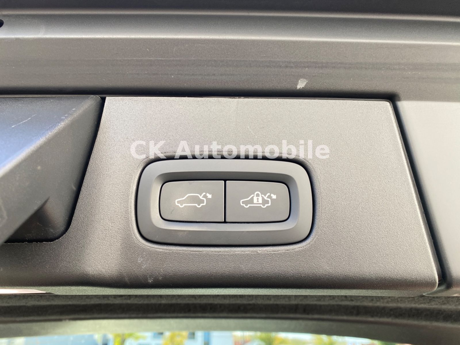 Fahrzeugabbildung Volvo V90 B5 Ultimate Dark AWD/BLIS/Pano/Head-Up/AHK