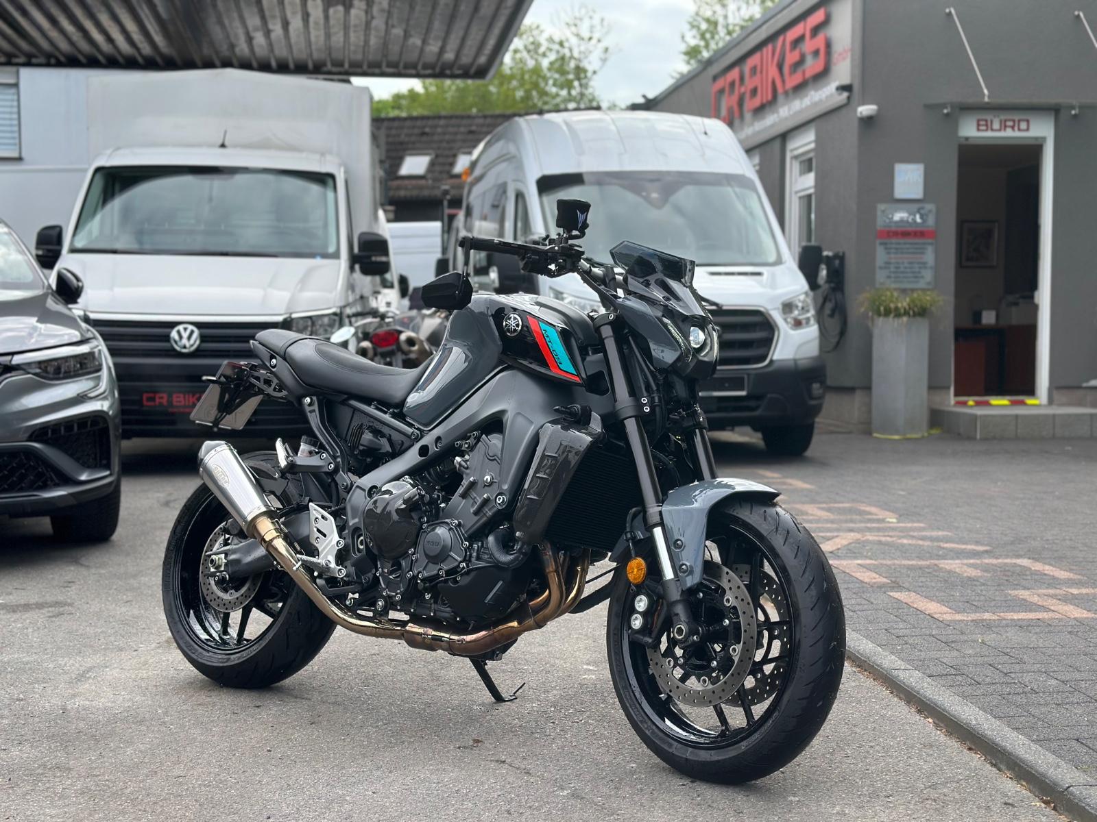 Yamaha MT-09 NUR 900 KM / VIELE EXTRAS / Sportauspuff