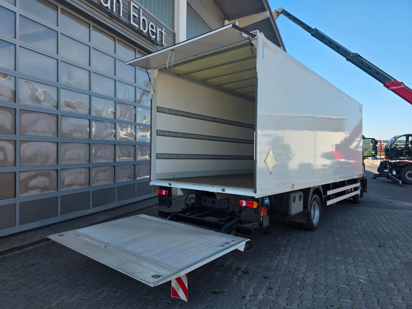 Fahrzeugabbildung Iveco Eurocargo ML120E25 LBW Palfinger 1.500kg Klima