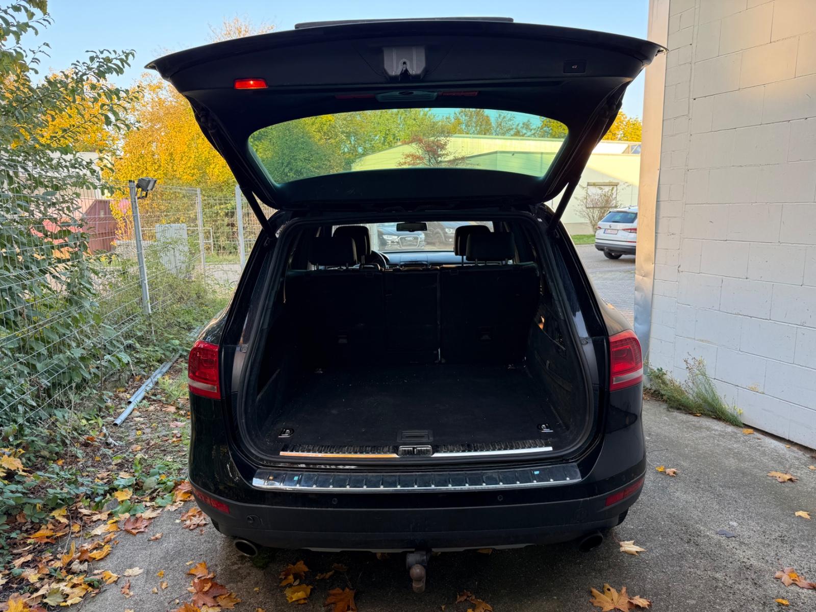 Volkswagen Touareg 2012 — photo 10
