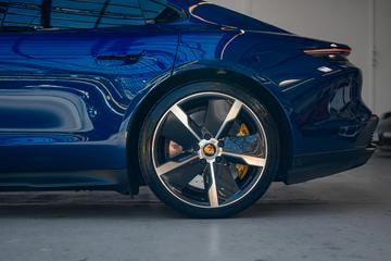 صورة 8 لـ 2020 Porsche TAYCAN