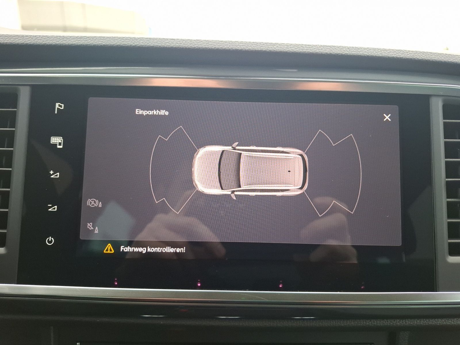 Fahrzeugabbildung SEAT Ateca TSI Style DSG LED Navi AID ACC Park-Assist