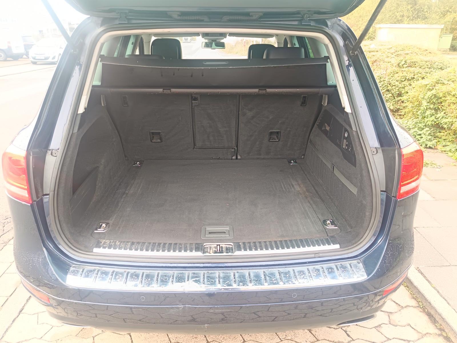 Volkswagen Touareg 2010 — photo 14