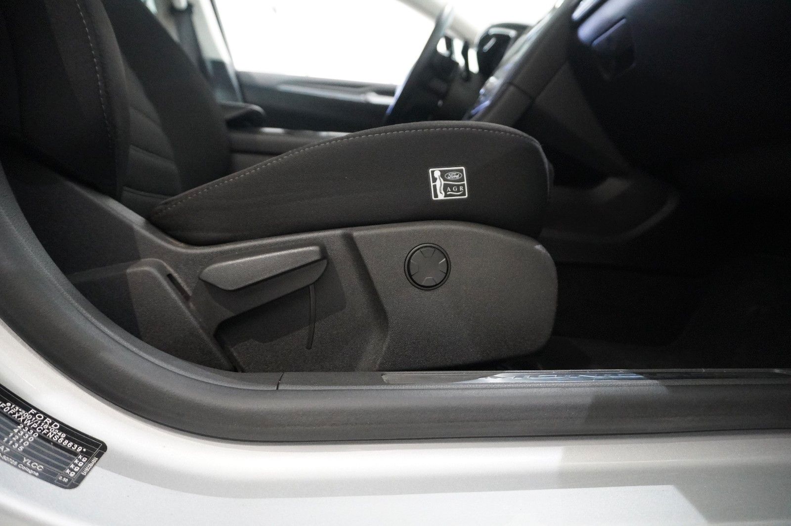 Fahrzeugabbildung Ford Mondeo Turnier 2.0D TITANIUM NAVI/LED/KAMERA/AHK