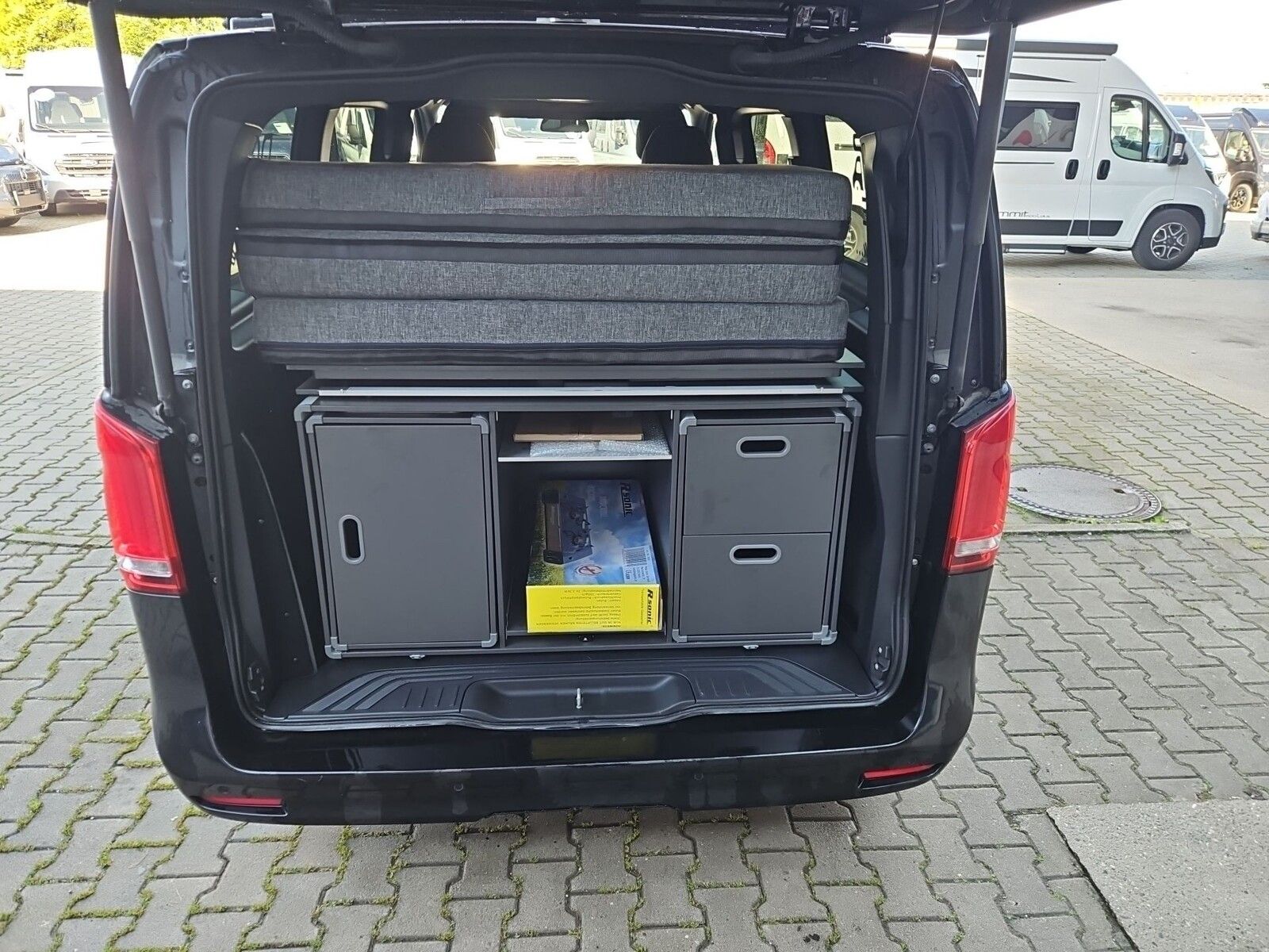 Fahrzeugabbildung Pössl Vanstar V 300 d Navi, Camp-Box, RK