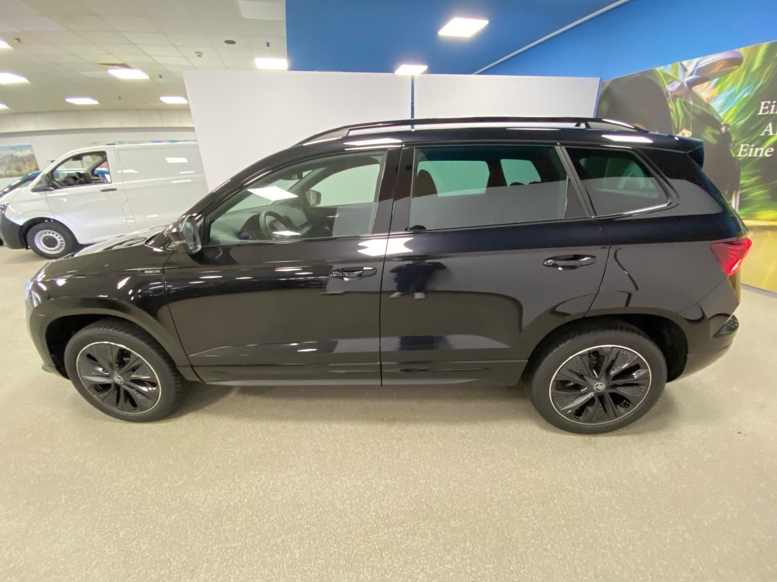 Fahrzeugabbildung SKODA Karoq 1.5 TSI SPORTLINE+MATRIX+ACC+AHK+APP+RFK++