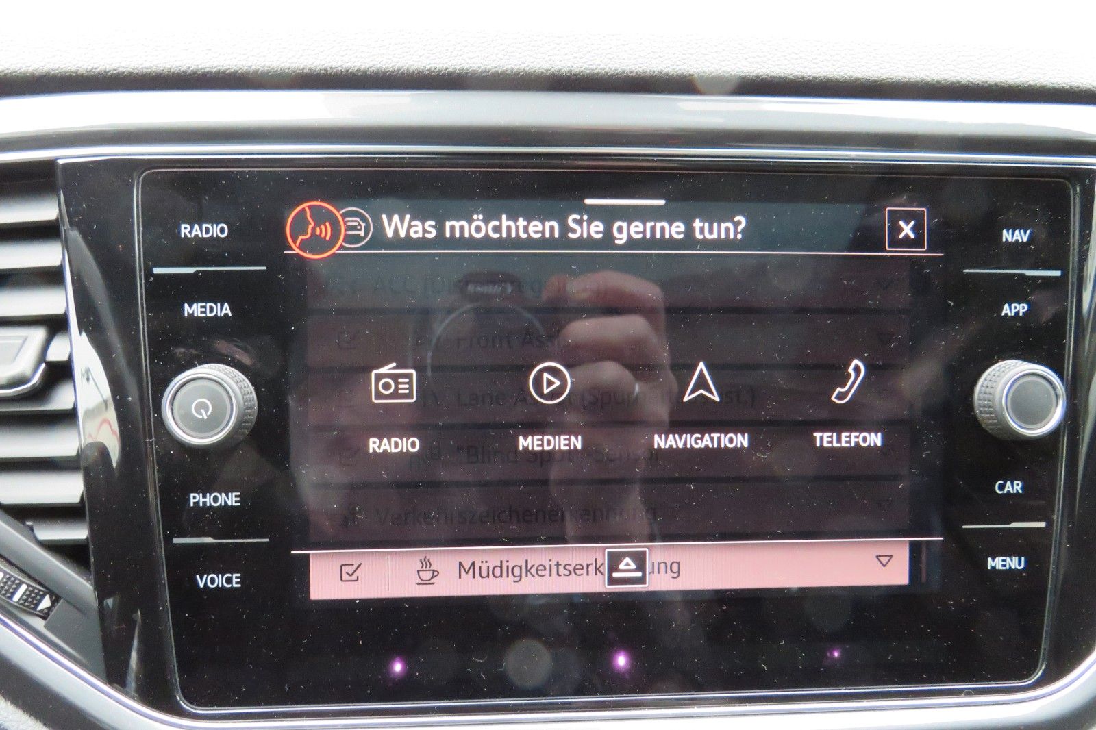 Fahrzeugabbildung Volkswagen T-Roc Sport R-LINE PANO 18`LED NAVI APP 1.HD