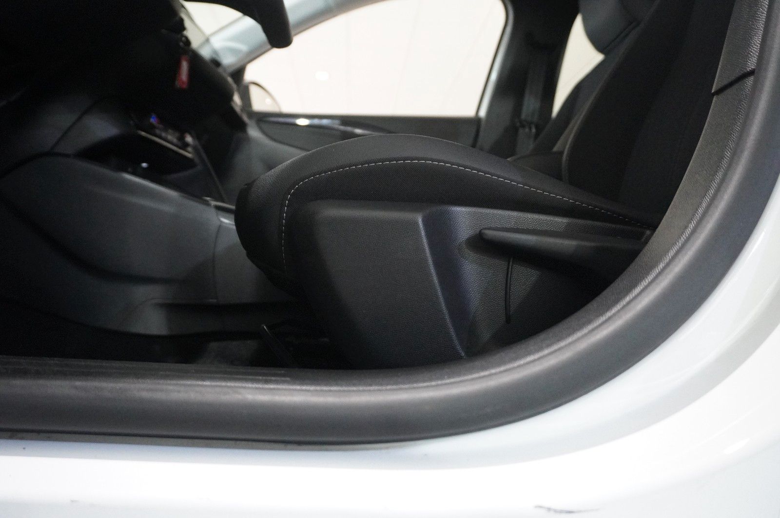 Fahrzeugabbildung Opel Corsa F 1.2T ELEGANCE NAVI/LED/KAMERA/SPORT/DAB+