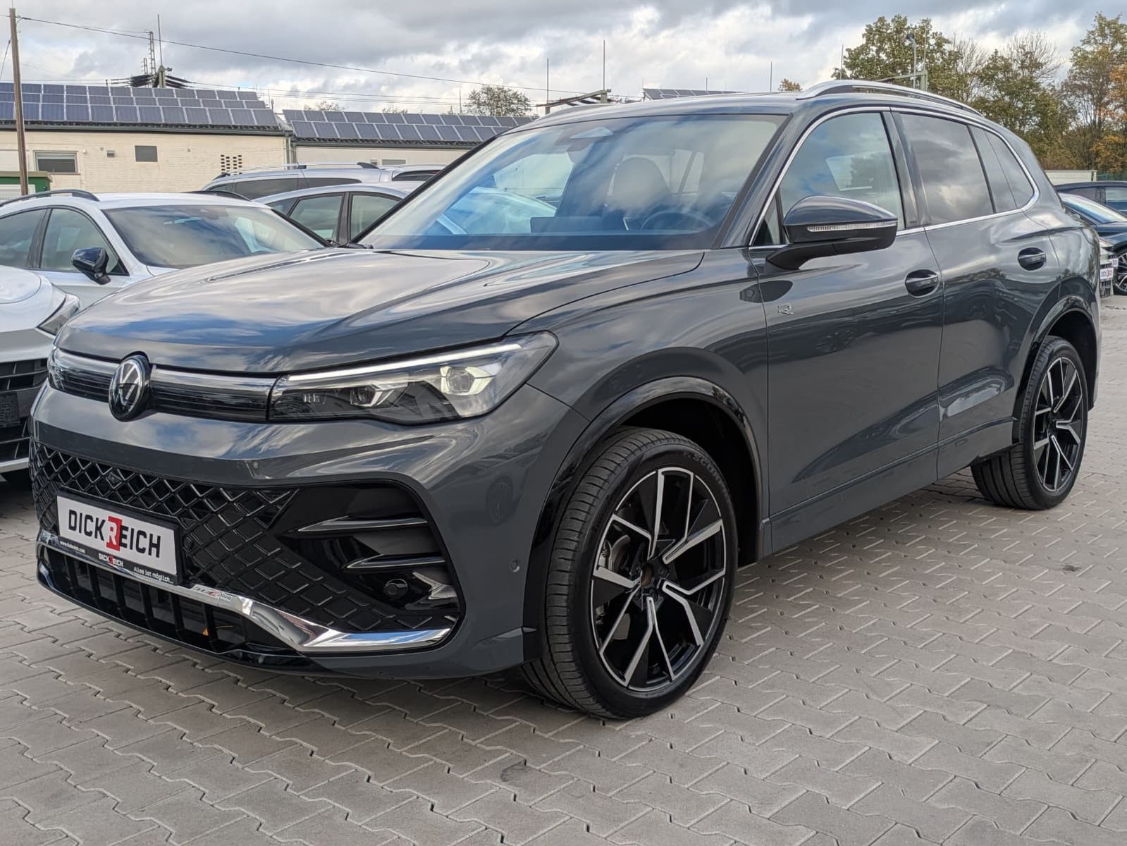 Fahrzeugabbildung Volkswagen Tiguan 2.0 TDI 4M R-Line PANO*H&K*AHK*MATRIX*20"