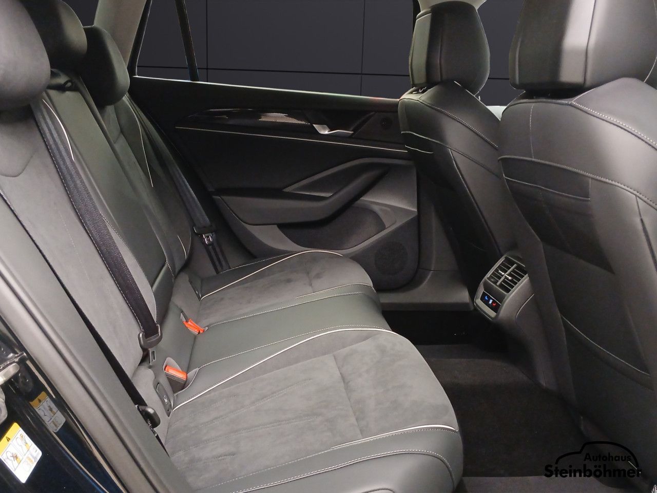 Volkswagen Passat Variant - Bild 15