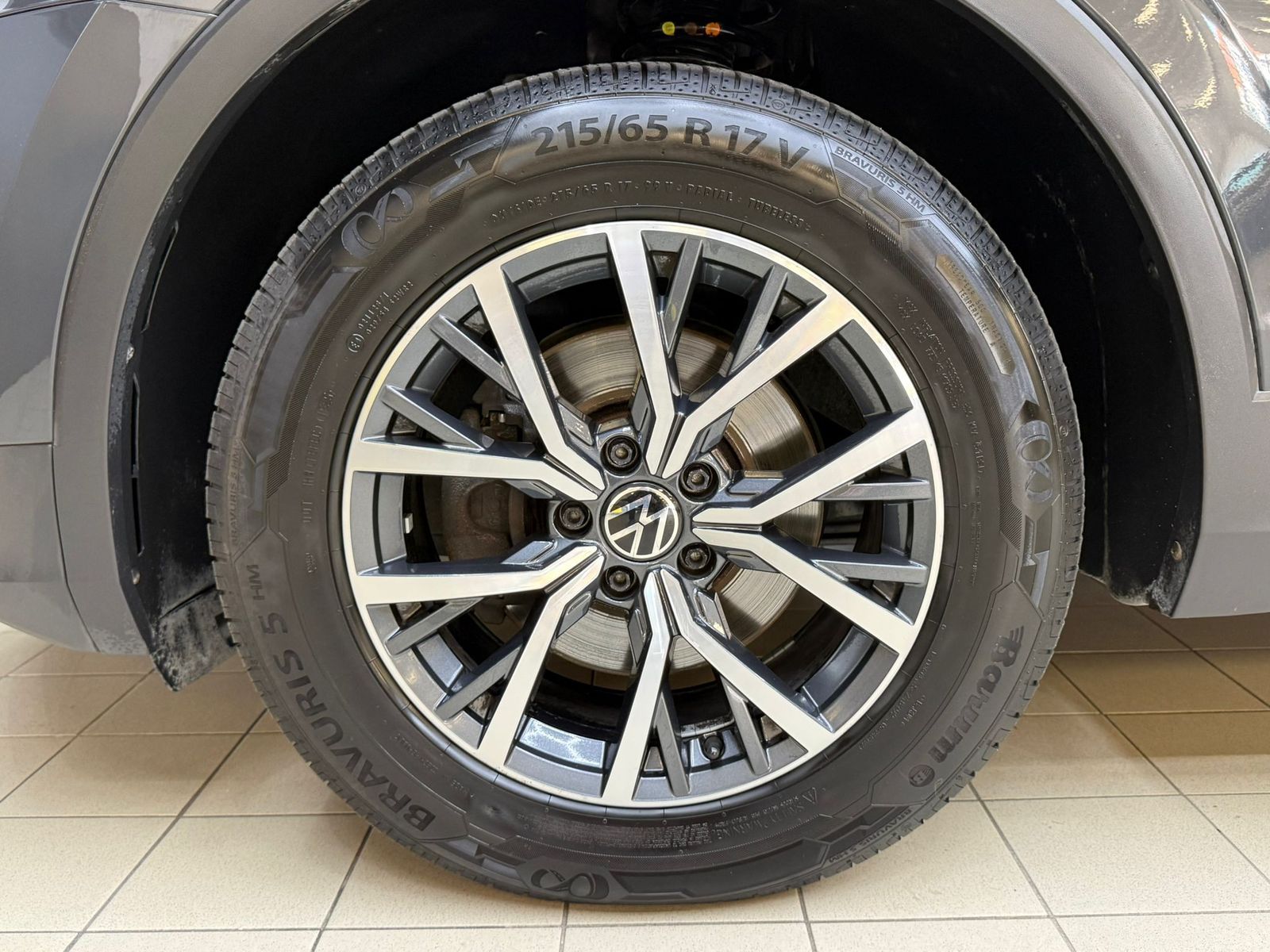 Fahrzeugabbildung Volkswagen Tiguan 2.0d DSG Comf 4Mot >NAVI+SHZ+PDC+LM+AHK+