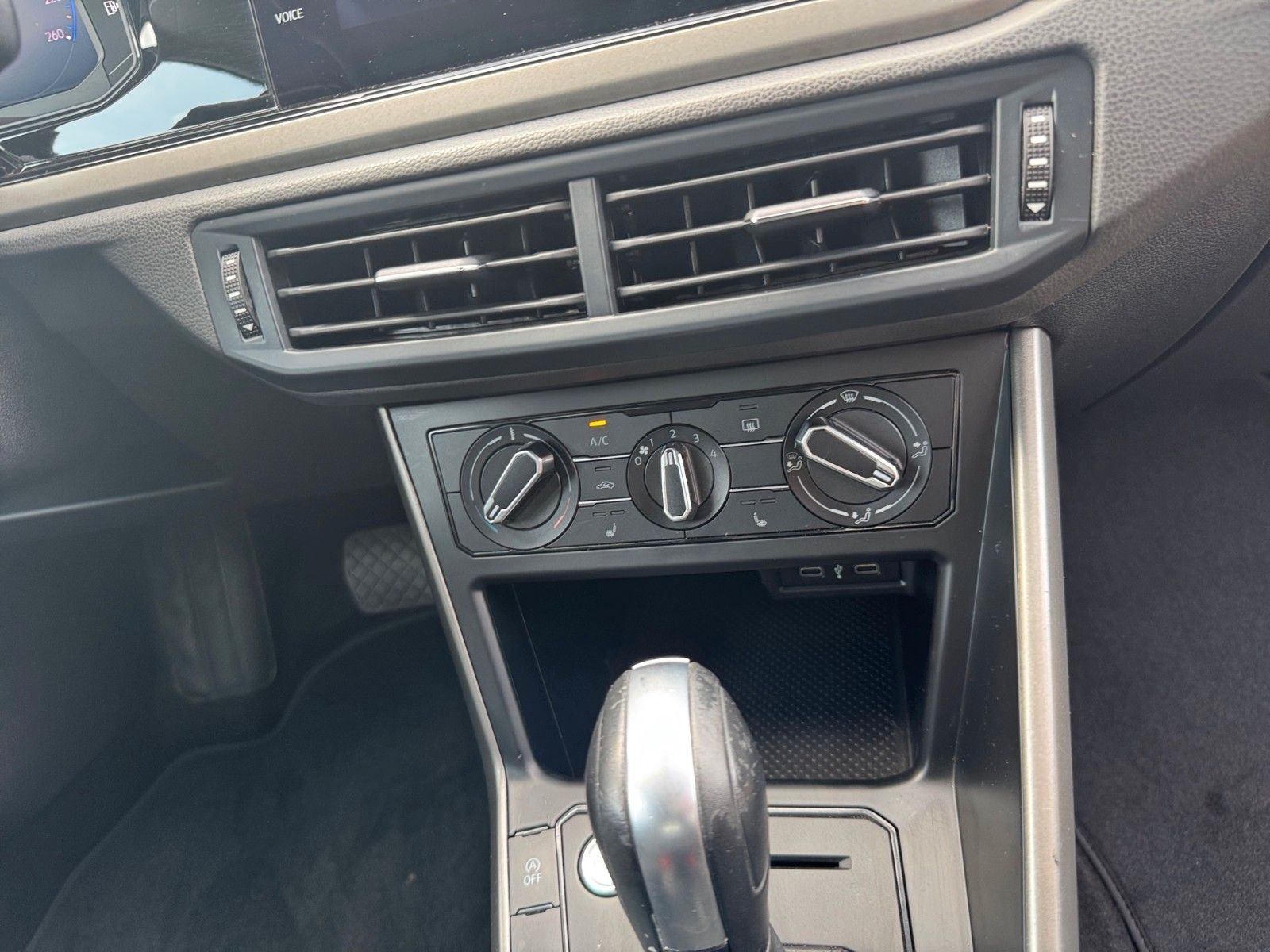 Fahrzeugabbildung Volkswagen Polo VI Comfortline 1.0TSI