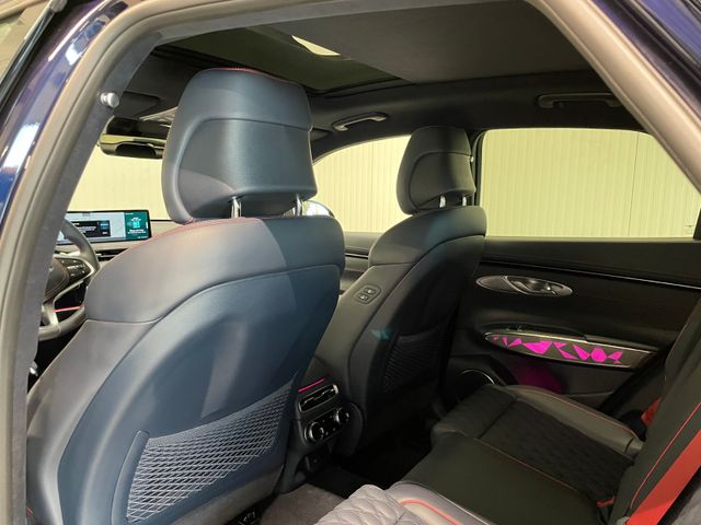 GV70 Luxury 2.5 T-GDI 4WD PANO NAVI LED