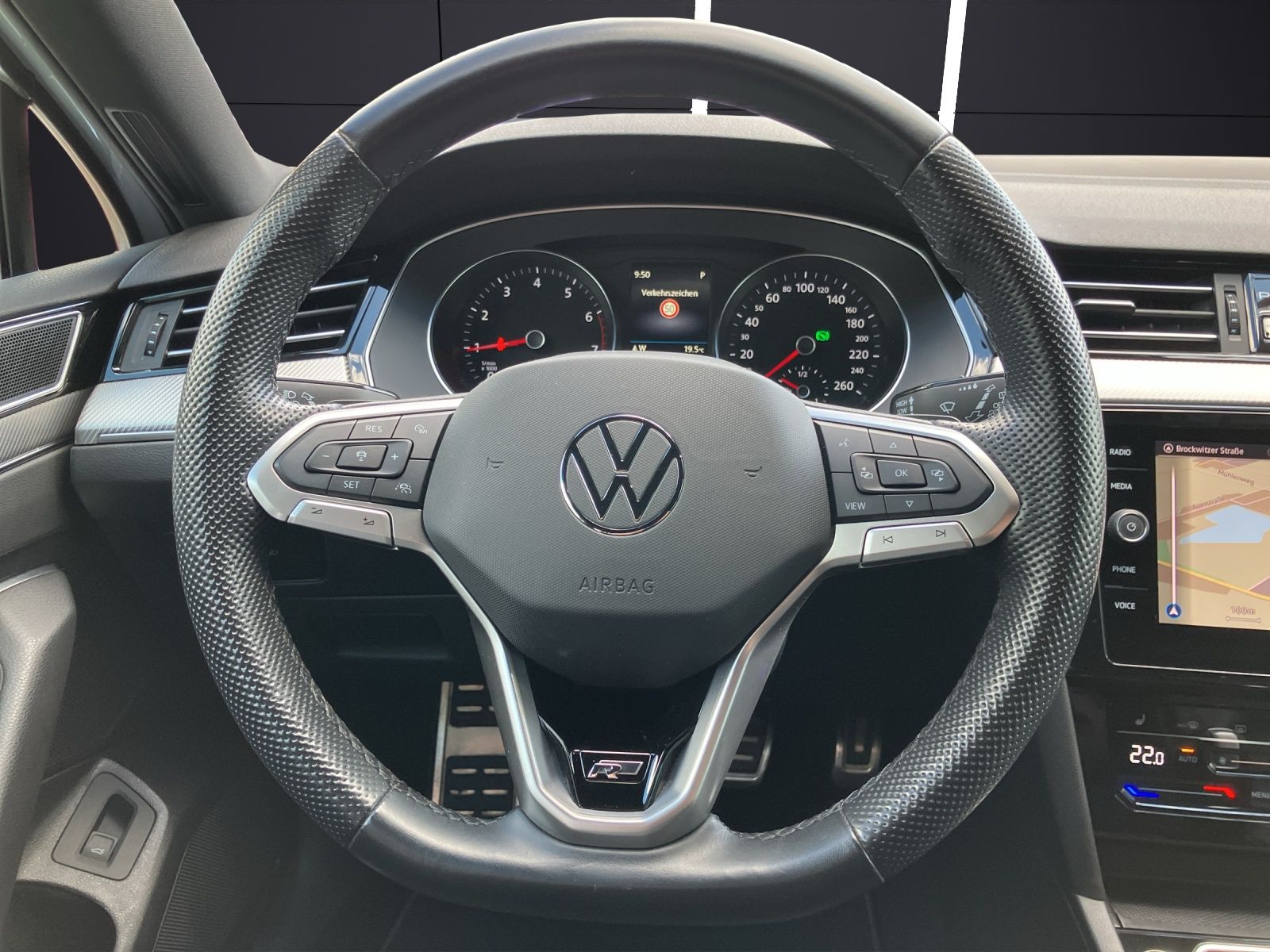 Fahrzeugabbildung Volkswagen Passat Variant R-Line TSI DSG LED ACC NAVI RFK S