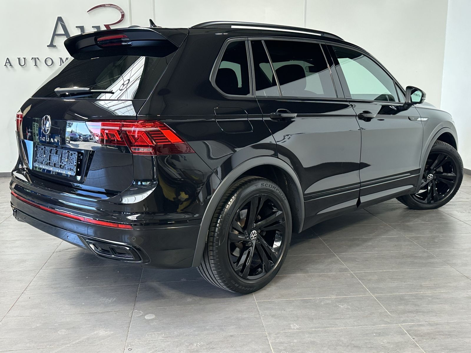 Fahrzeugabbildung Volkswagen Tiguan 1.5 TSI DSG R-Line NAV+LED+ACC+SHZ+HK
