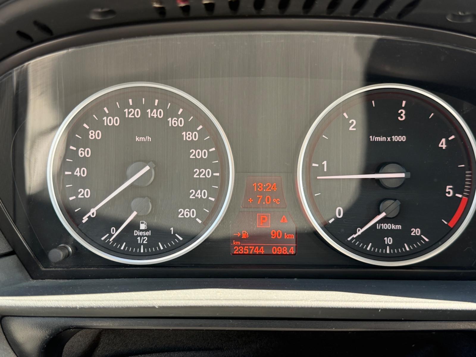 BMW 520 2010 — photo 29