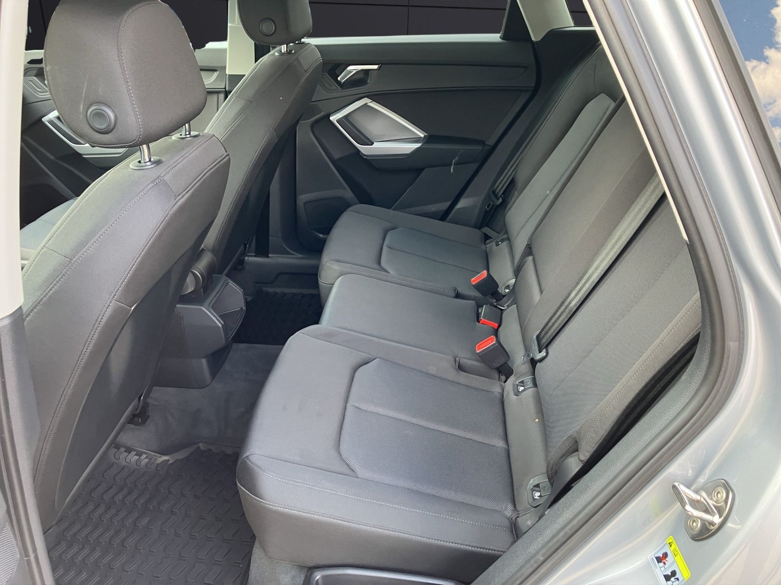 Fahrzeugabbildung Audi Q3 40 TFSI quattro S-tronic LED 18" AVC SHZ