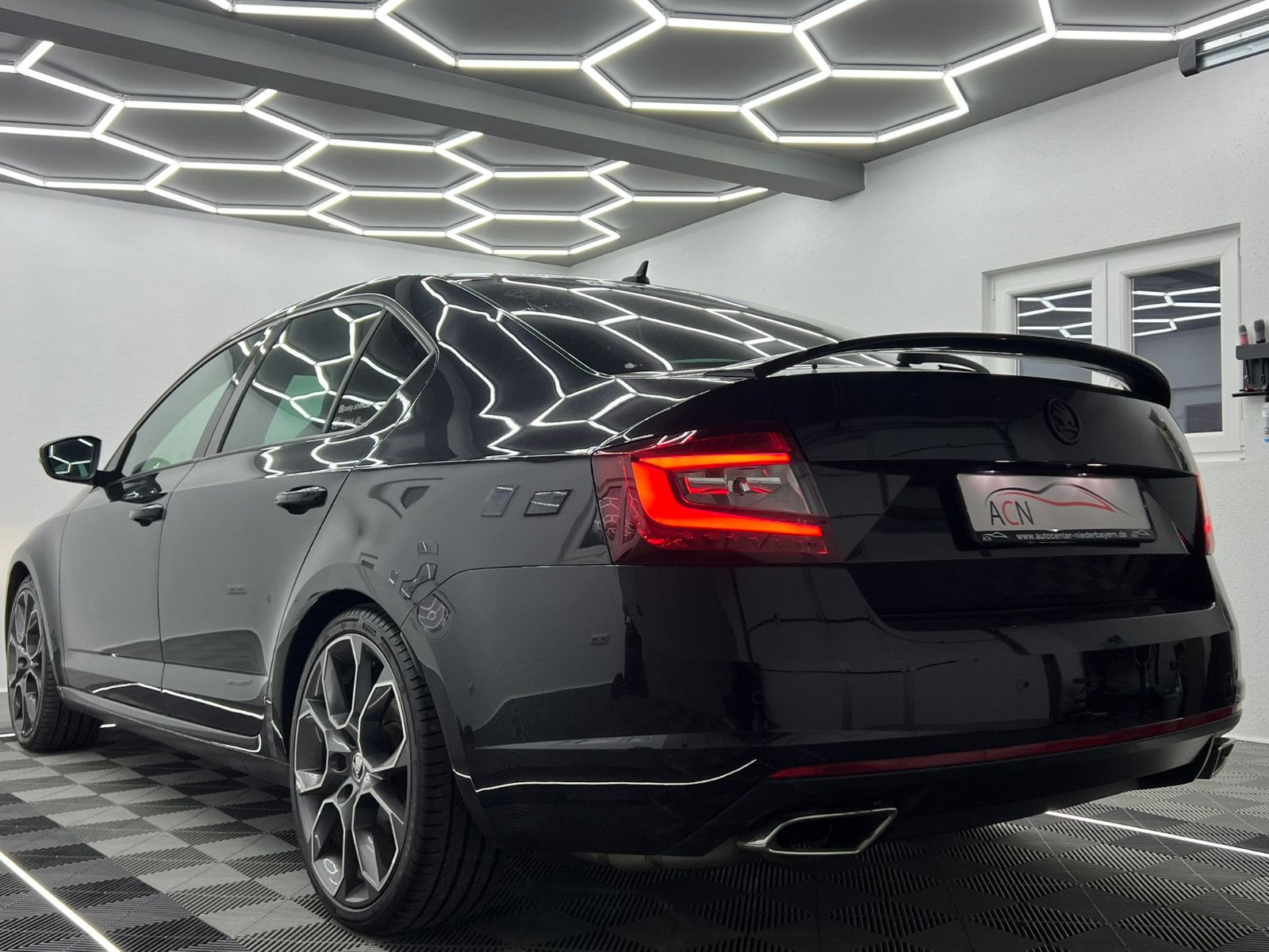 Fahrzeugabbildung SKODA Octavia 2.0 TDI Lim RS NAV/MEMORY/SMART/ACC/DAB