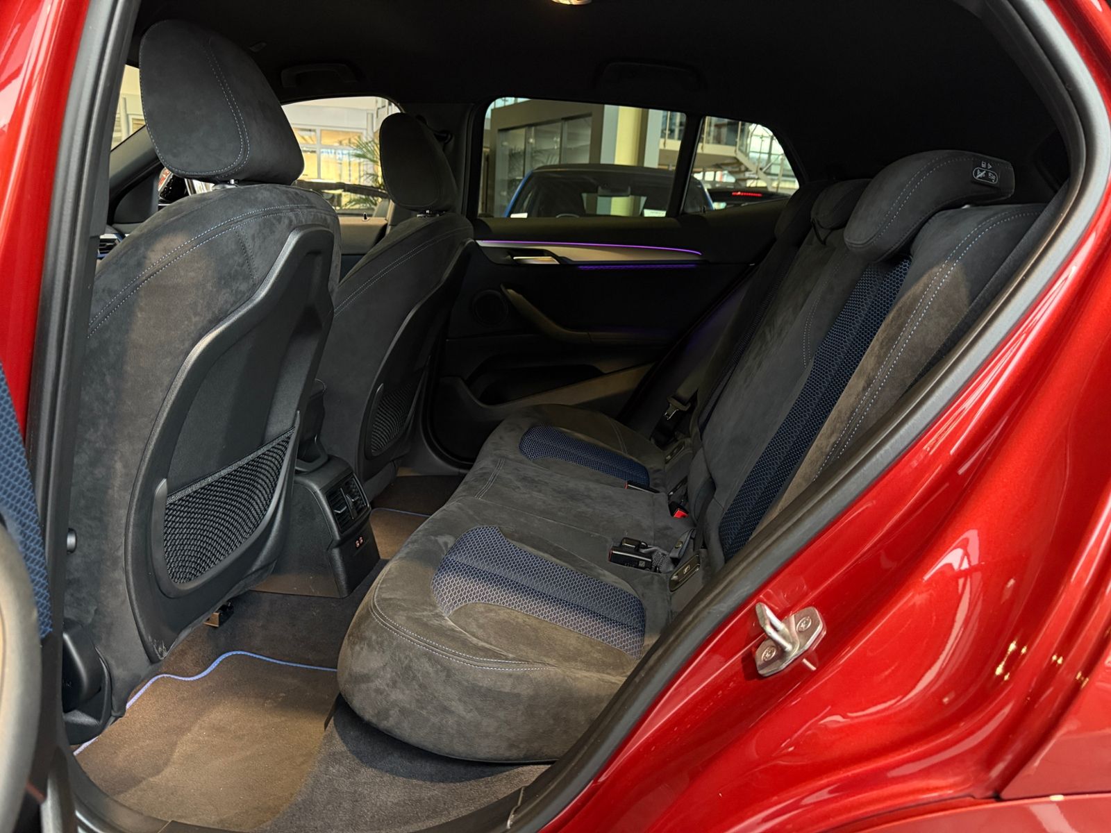 Fahrzeugabbildung BMW X2 xDrive 18 d M Sport AHK LED NAVI 20"