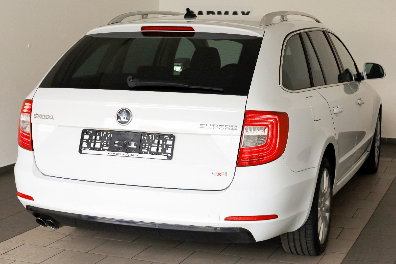 Fahrzeugabbildung SKODA Superb Combi Exclusive 4x4 Navi,Xenon,SH,PDC,+WR