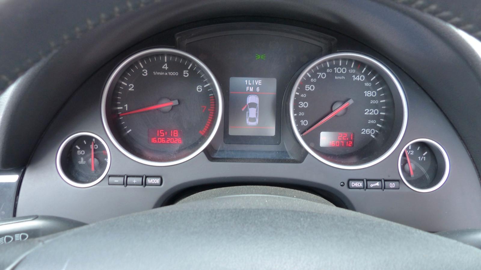 Audi A4 2.4 V6  Cabriolet.SCHALTER.ALU .SHZ. AHK CD.