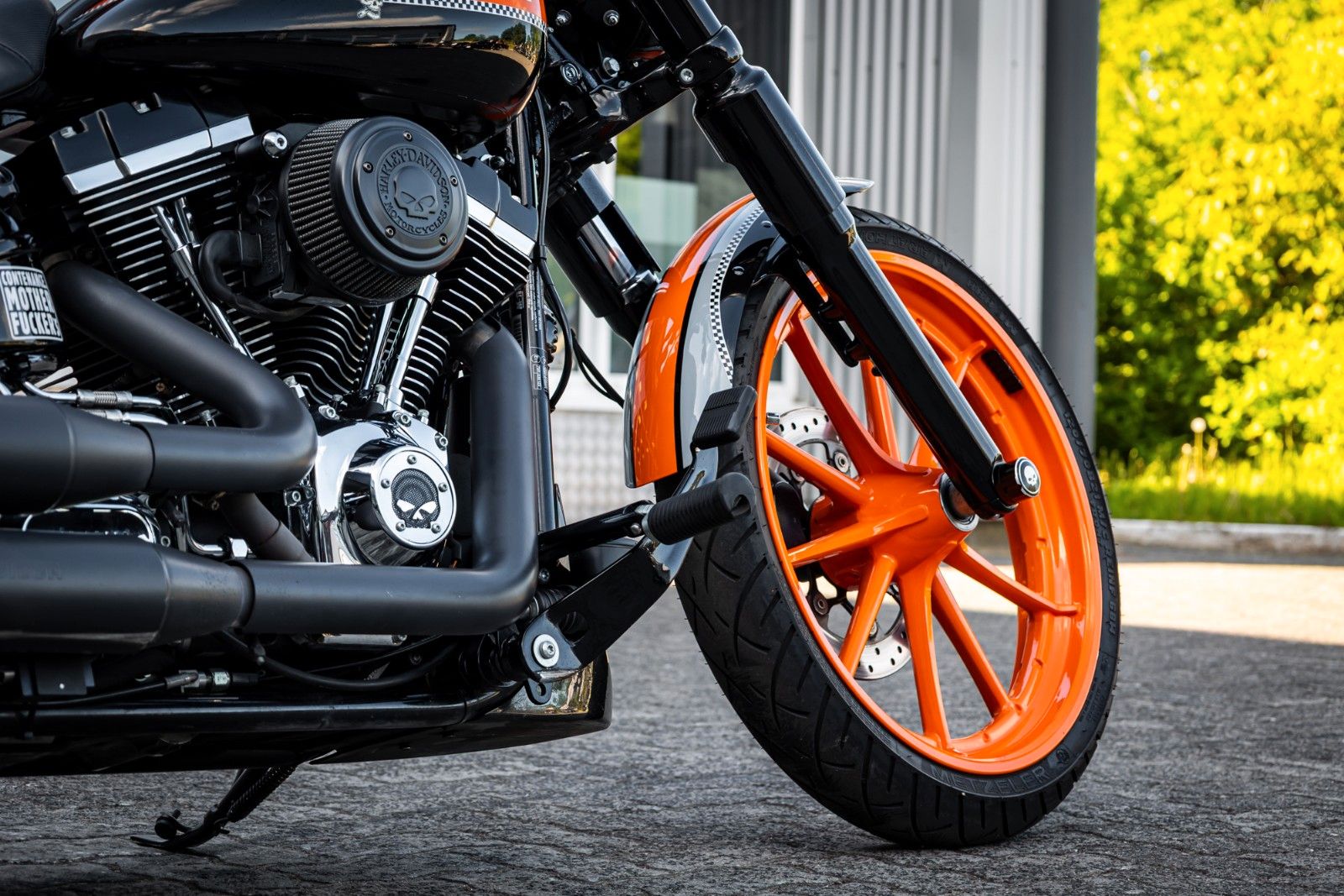 Fahrzeugabbildung Harley-Davidson FXSB Breakout 103 - Kesstech/Airride/Heckumbau -