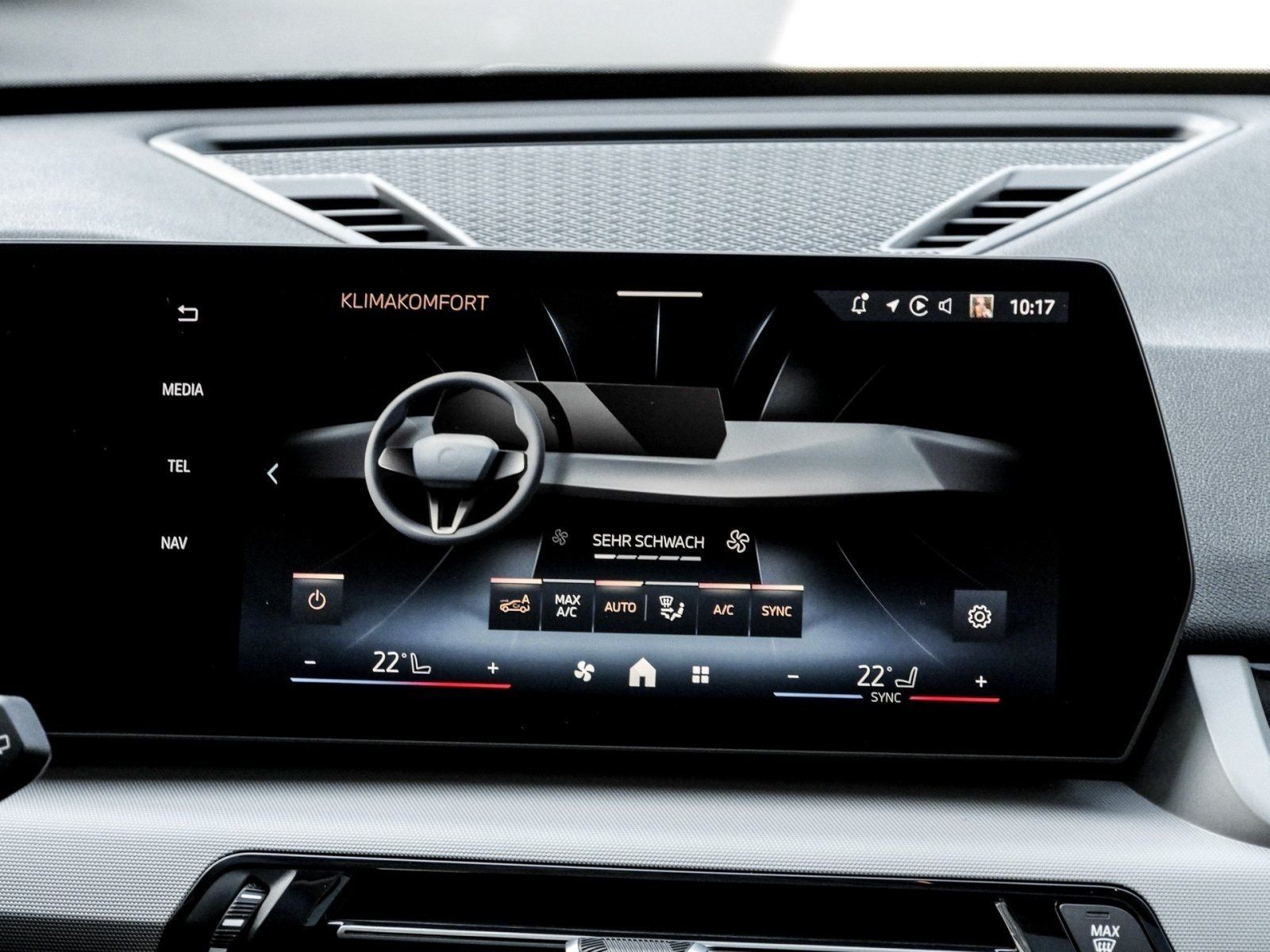 BMW X1 sDrive20d PANO H K ADAPT.LED DA PA foto 8