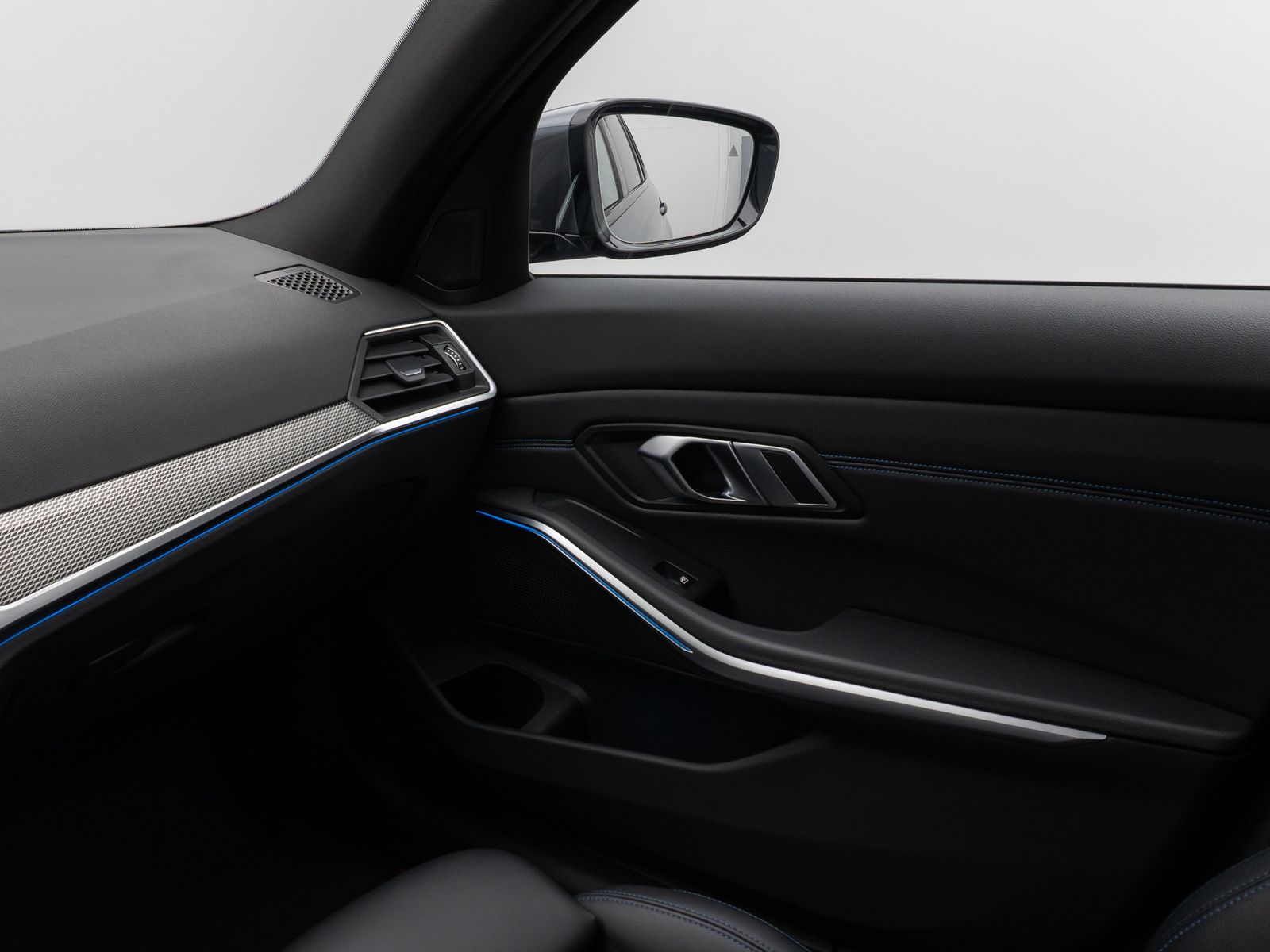 Fahrzeugabbildung BMW 330e  M Sport Kamera DAB HiFi DrivAssist 19Zoll