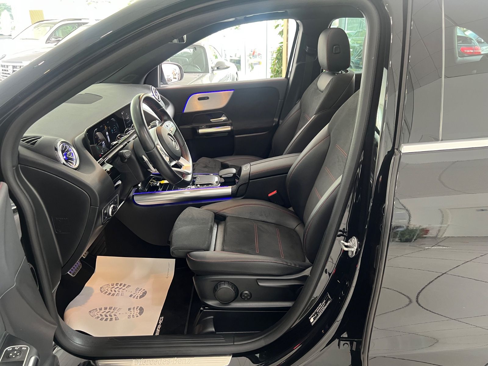 Fahrzeugabbildung Mercedes-Benz GLA 250 4Matic* AMG Line * PANORAMADACH *
