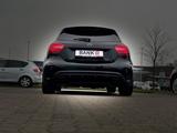 Mercedes-Benz A 45 AMG 4Matic NIGHT LEDER KAMERA HARMAN-KARDON - Mercedes-Benz A 45 AMG mit Benzin-Antrieb: Limousine, Automatik
