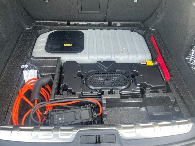 Fahrzeugabbildung Peugeot 408 GT PlugInHybrid 225 AT+Navigationssystem+Sou