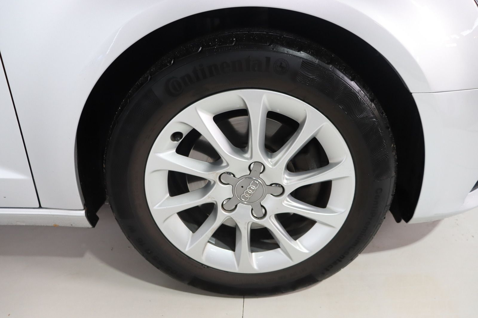 Fahrzeugabbildung Audi A3 1.4 TFSI Ambiente Sportback * Navi * Bi-Xenon