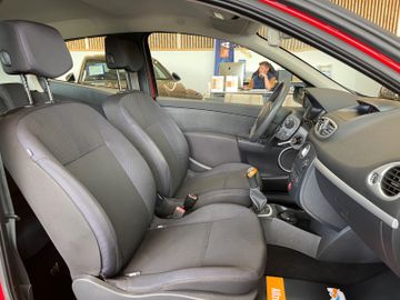 Renault Clio III Dynamique MOTOR- UND GETRIEBSCHADEN