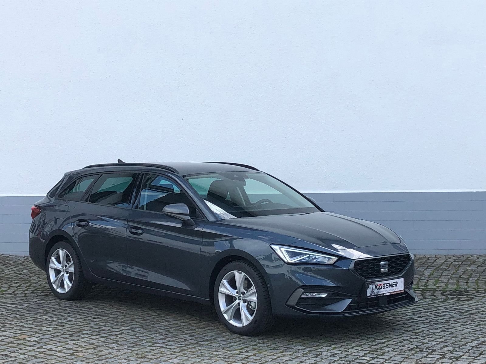 Fahrzeugabbildung SEAT Leon Sportstourer 1,5 eTSI  FR DSG