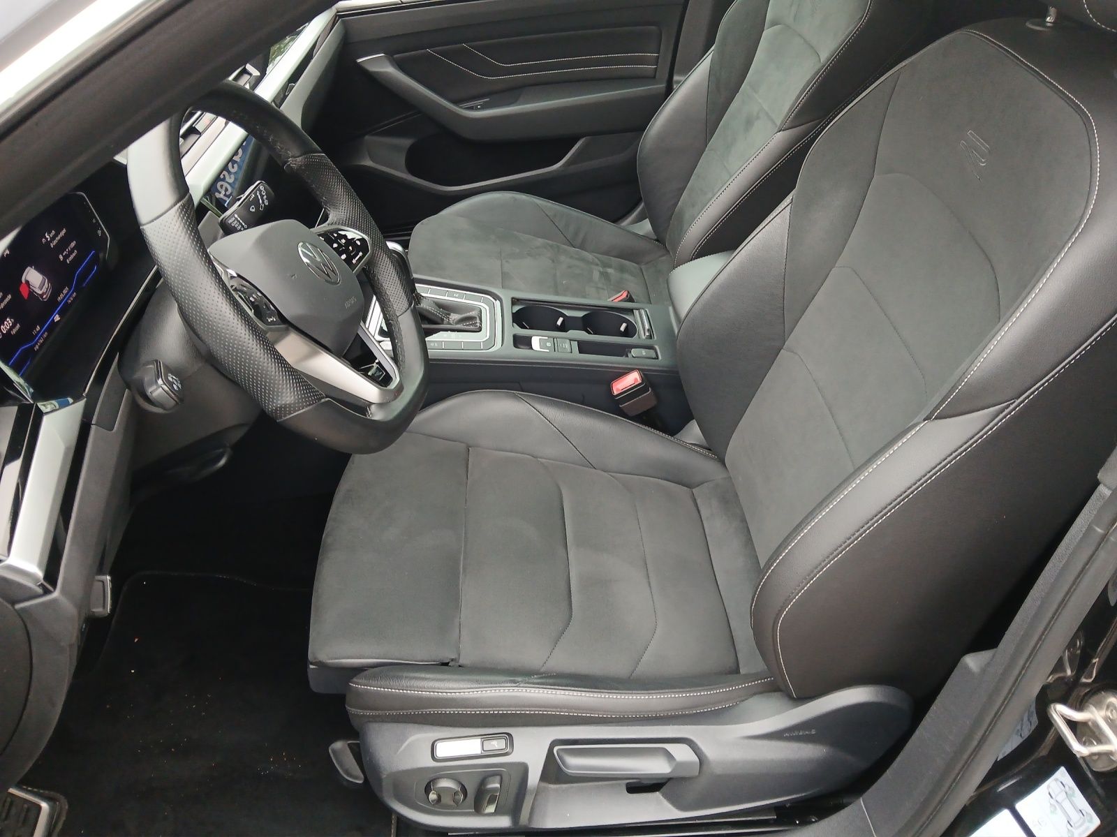 Fahrzeugabbildung Volkswagen Arteon SB TDI R-Line DSG 4M Matrix AHK AID ACC R