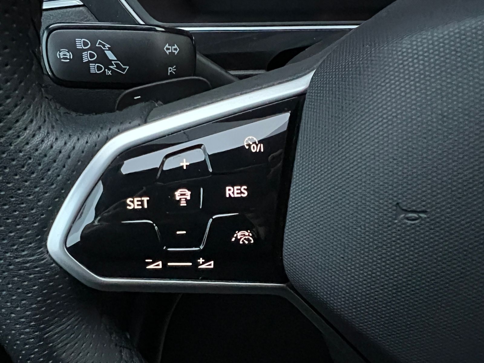 Fahrzeugabbildung Volkswagen Tiguan Allspace R-Line 2.0 TDI DSG 4MOTION *AHK,